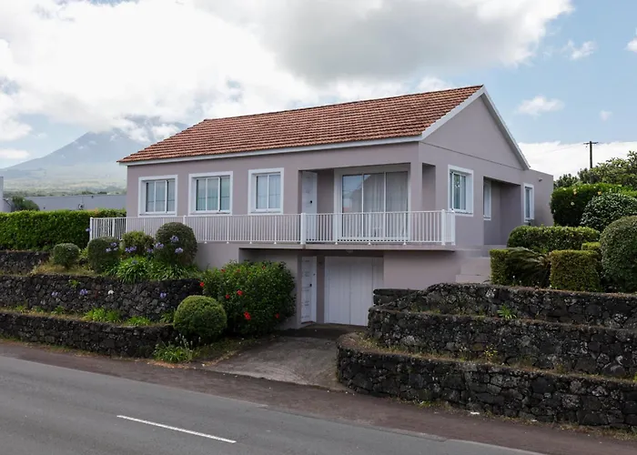 Raizes Da Montanha Rral 4596 Madalena (Azores)